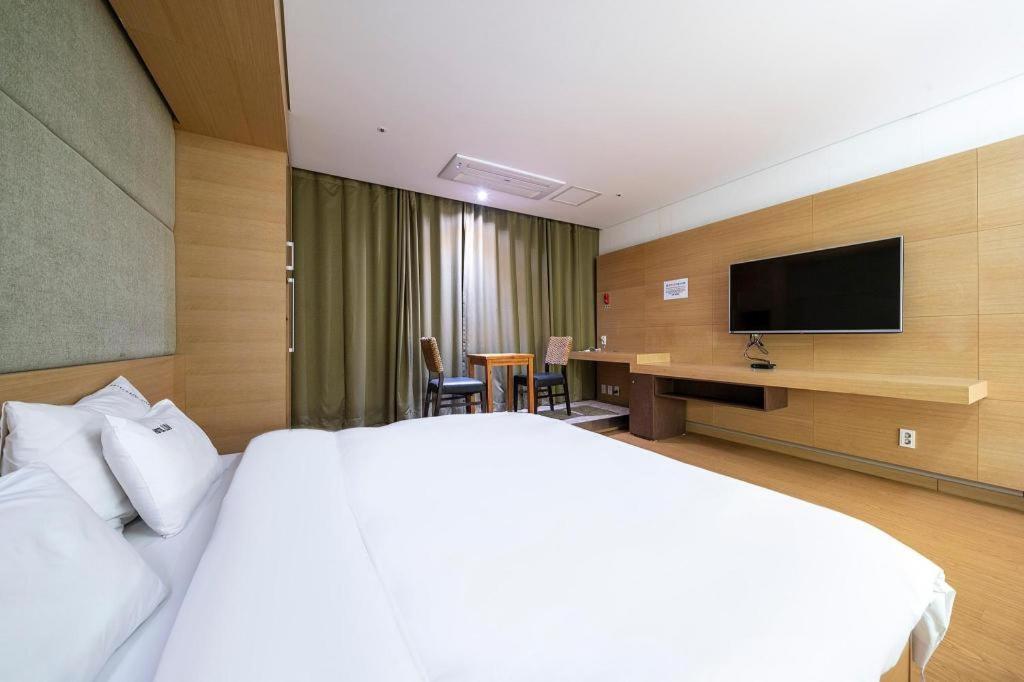Business Design Hotel Luv Incheon Exterior photo