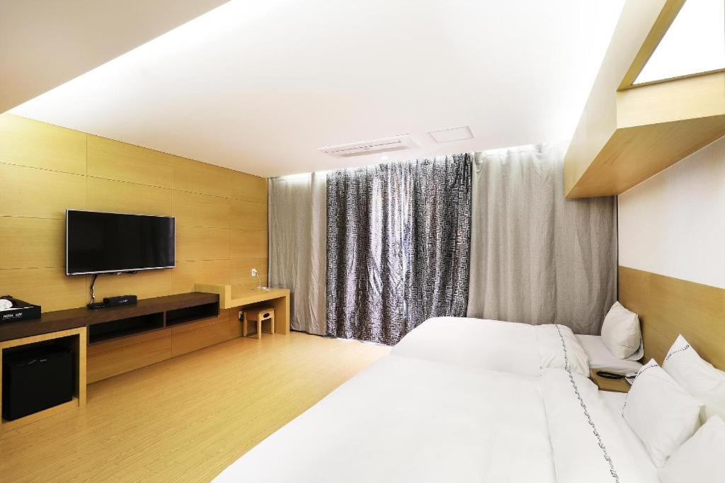 Business Design Hotel Luv Incheon Exterior photo