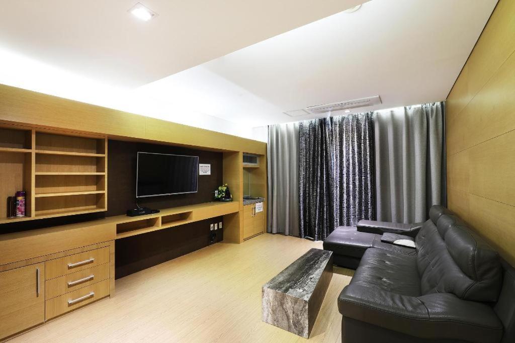 Business Design Hotel Luv Incheon Exterior photo