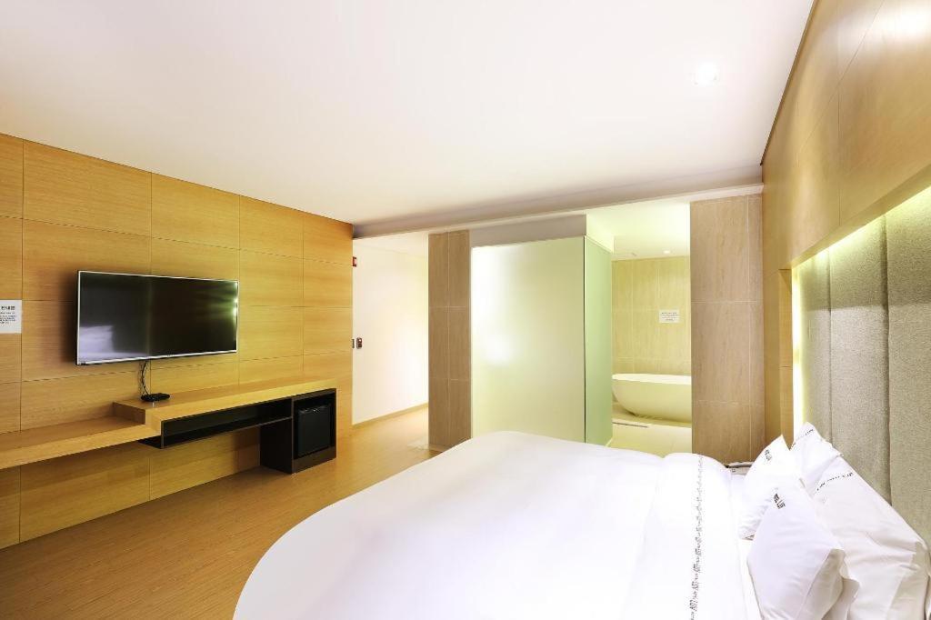 Business Design Hotel Luv Incheon Exterior photo