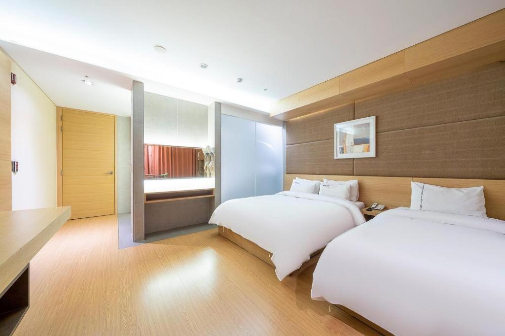 Business Design Hotel Luv Incheon Exterior photo