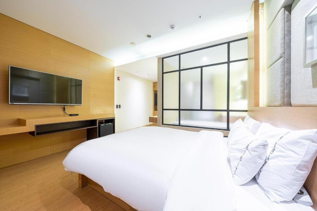 Business Design Hotel Luv Incheon Exterior photo