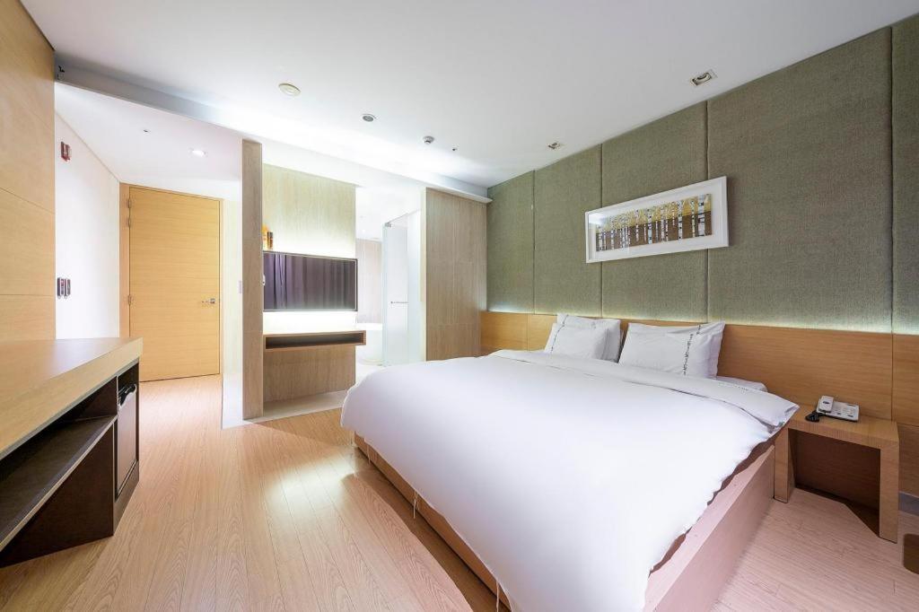 Business Design Hotel Luv Incheon Exterior photo