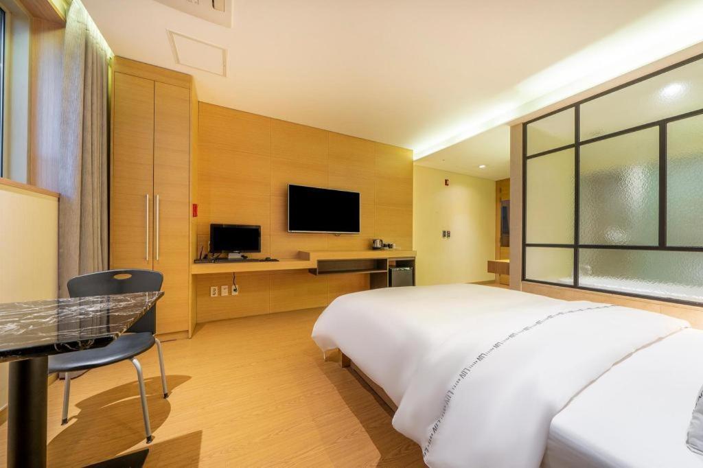 Business Design Hotel Luv Incheon Exterior photo